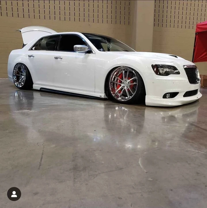 2013 Chrysler 300 (2005-2023) - Image 5 of 5
