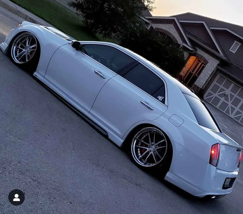 2013 Chrysler 300 (2005-2023) - Image 4 of 5