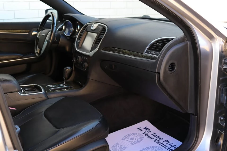 2013 Chrysler 300 (2005-2023) - Image 12 of 17