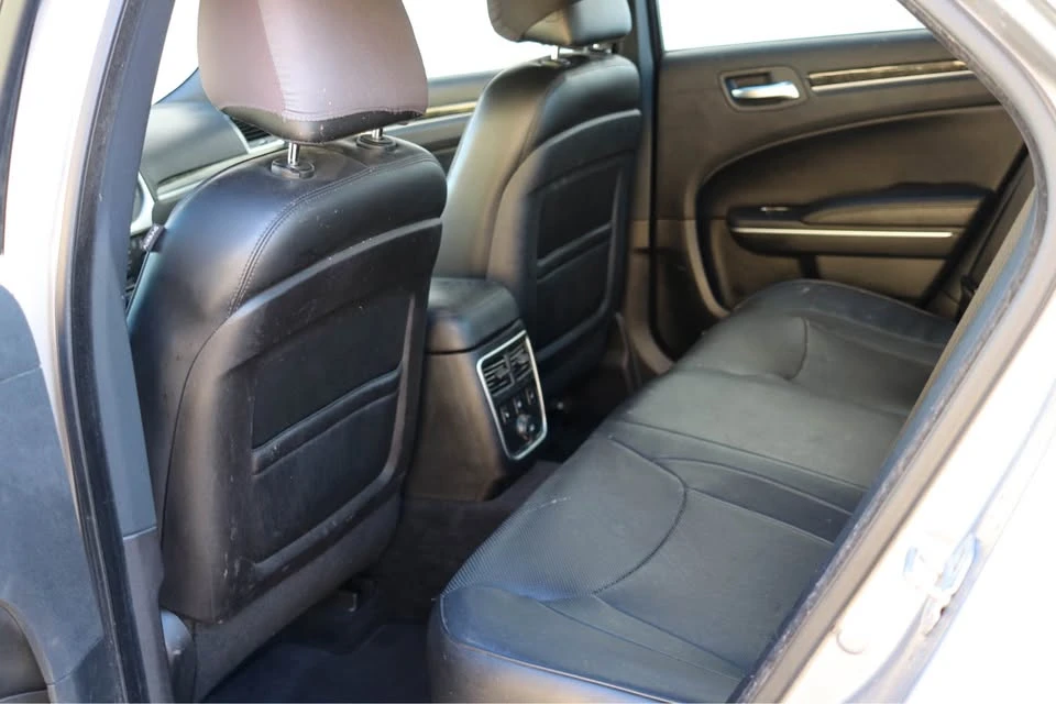 2013 Chrysler 300 (2005-2023) - Image 11 of 17