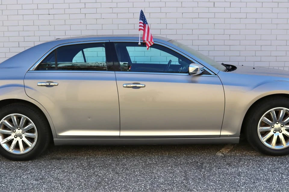 2013 Chrysler 300 (2005-2023) - Image 7 of 17