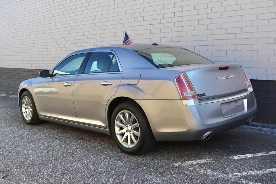 2013 Chrysler 300 (2005-2023) - Image 4 of 17