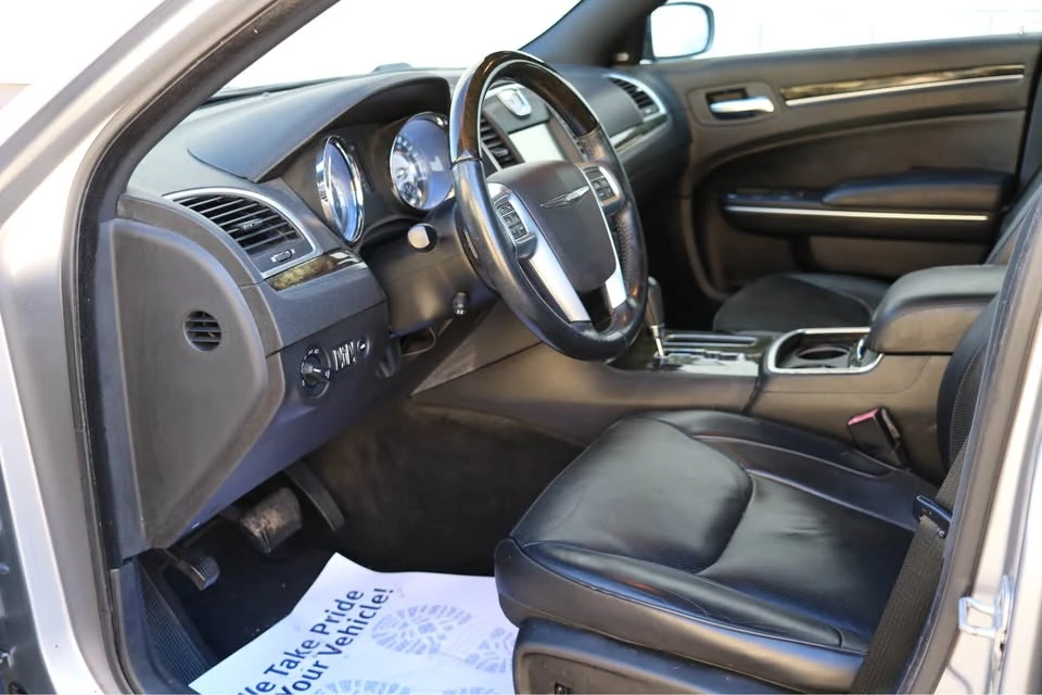 2013 Chrysler 300 (2005-2023) - Image 10 of 17