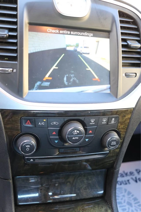 2013 Chrysler 300 (2005-2023) - Image 15 of 17