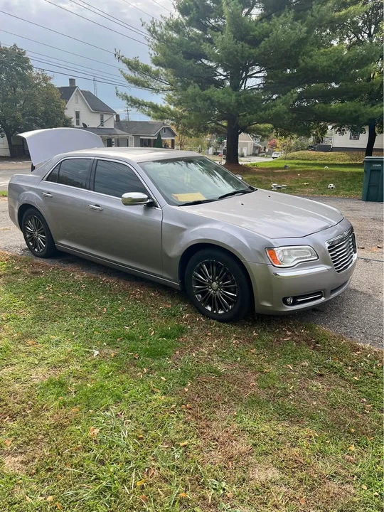 2013 Chrysler 300 (2005-2023) - Image 2 of 3
