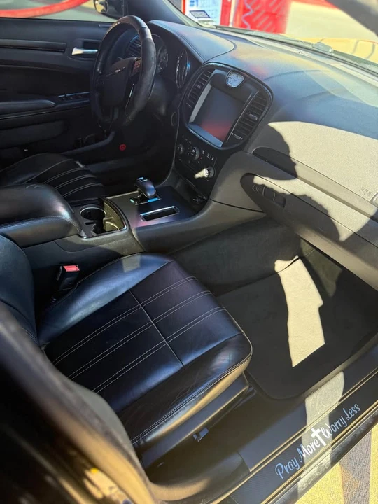 2013 Chrysler 300 (2005-2023) - Image 7 of 11