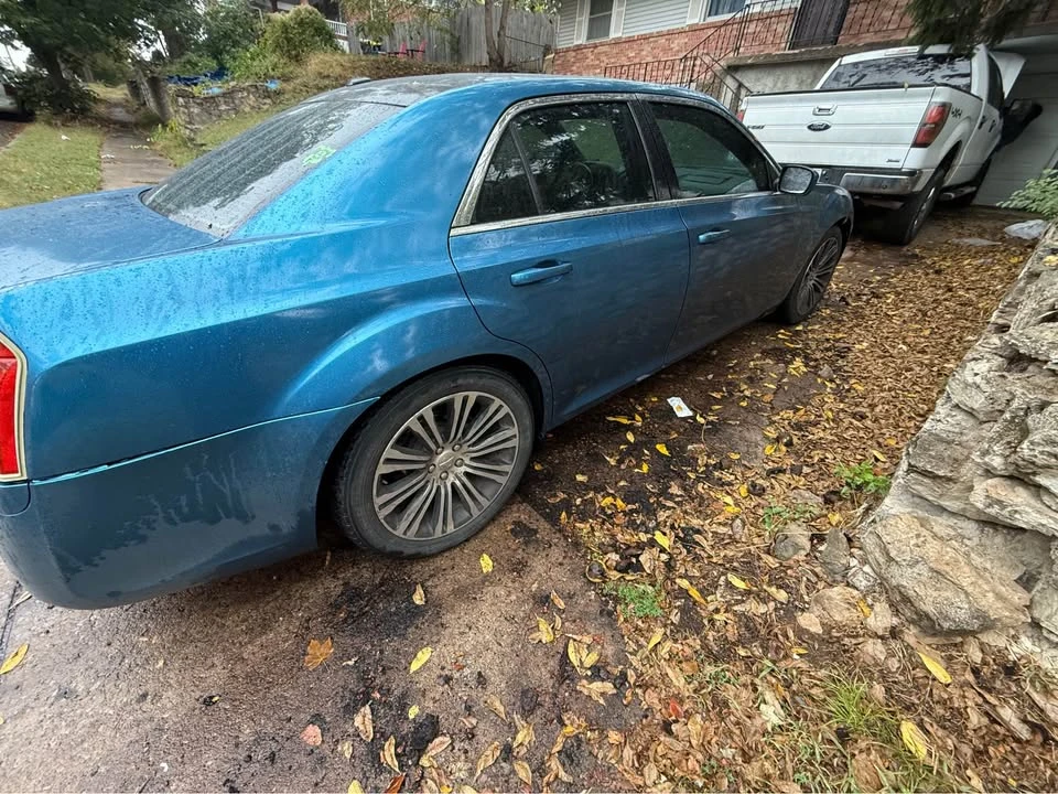 2013 Chrysler 300 (2005-2023) - Image 5 of 5