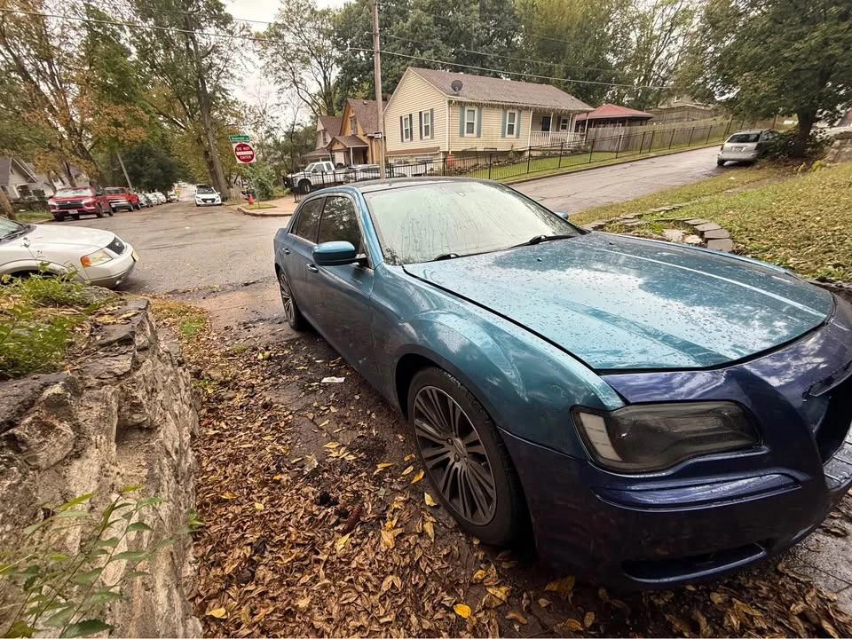 2013 Chrysler 300 (2005-2023) - Image 2 of 5
