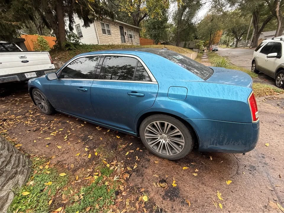 2013 Chrysler 300 (2005-2023) - Image 4 of 5