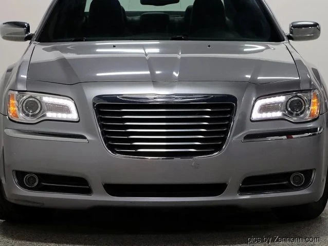 2013 Chrysler 300 (2005-2023) - Image 4 of 21