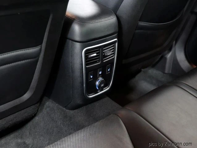 2013 Chrysler 300 (2005-2023) - Image 13 of 21