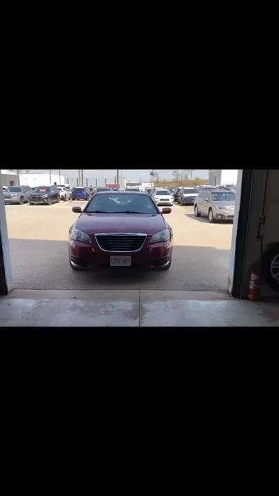 2013 Chrysler 200 - Image 10 of 10