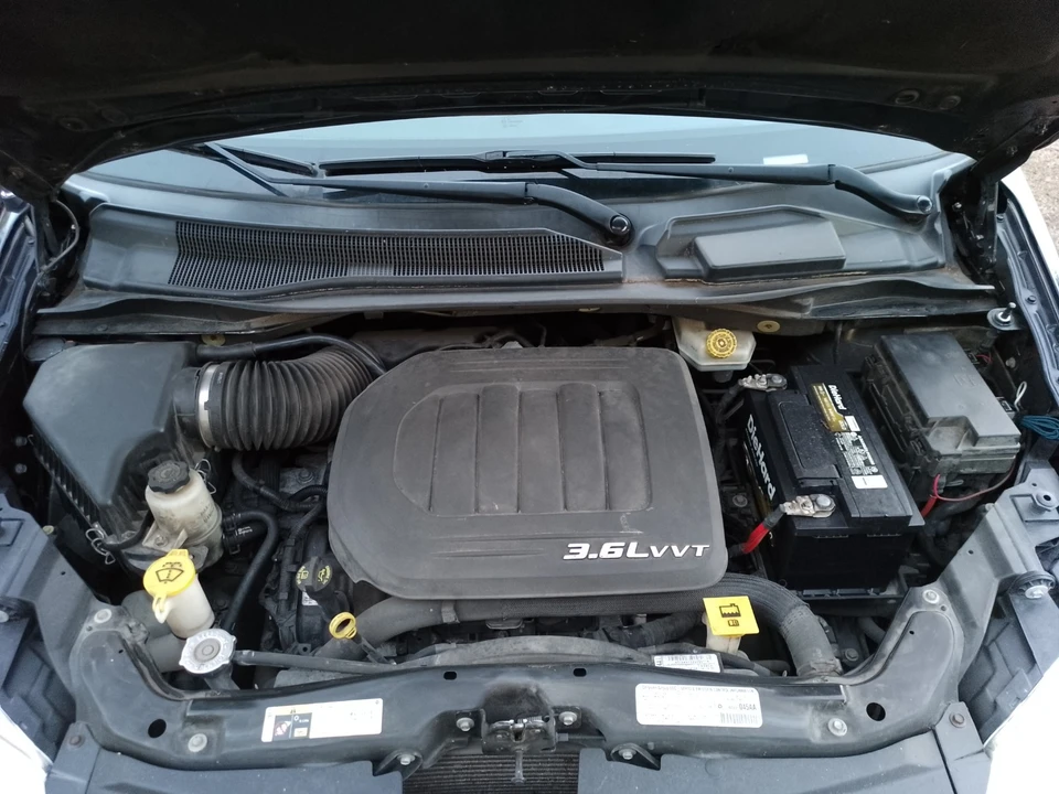 2013 Chrysler Town & Country - Image 2 of 18