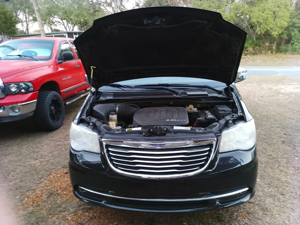 2013 Chrysler Town & Country - Image 14 of 18