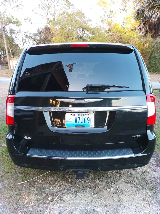 2013 Chrysler Town & Country - Image 15 of 18