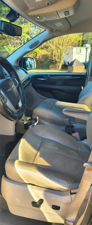 2013 Chrysler Town & Country - Image 4 of 9