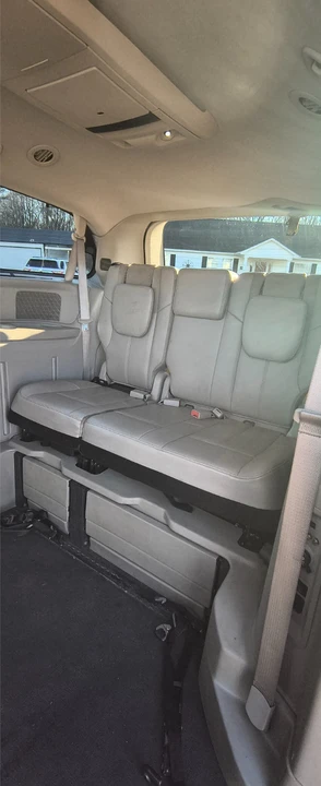 2013 Chrysler Town & Country - Image 7 of 9