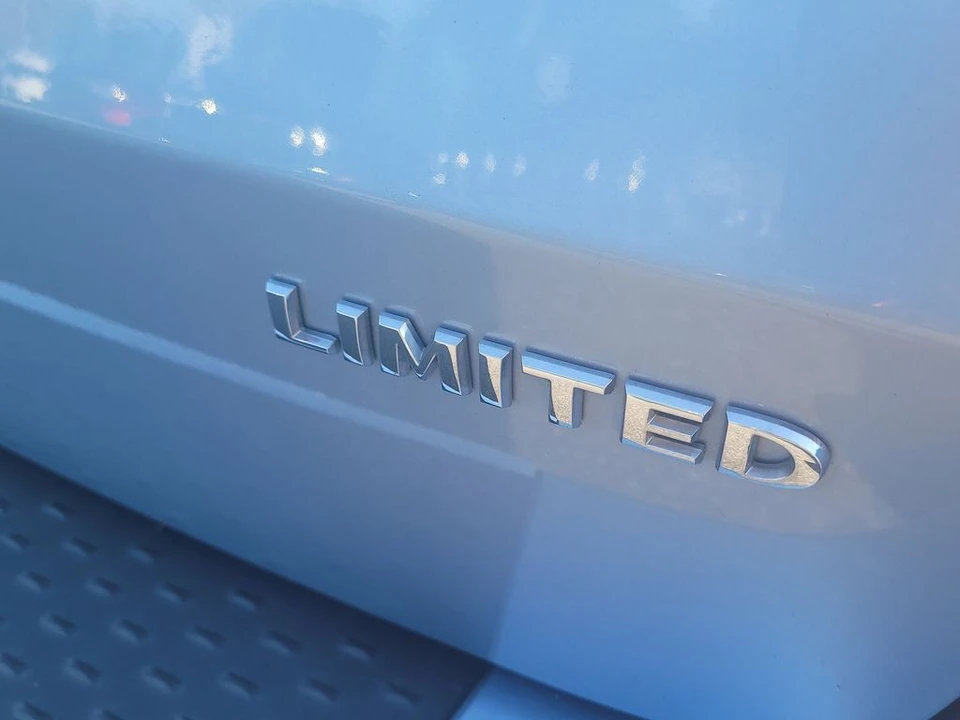 2013 Chrysler Town & Country - Image 6 of 12