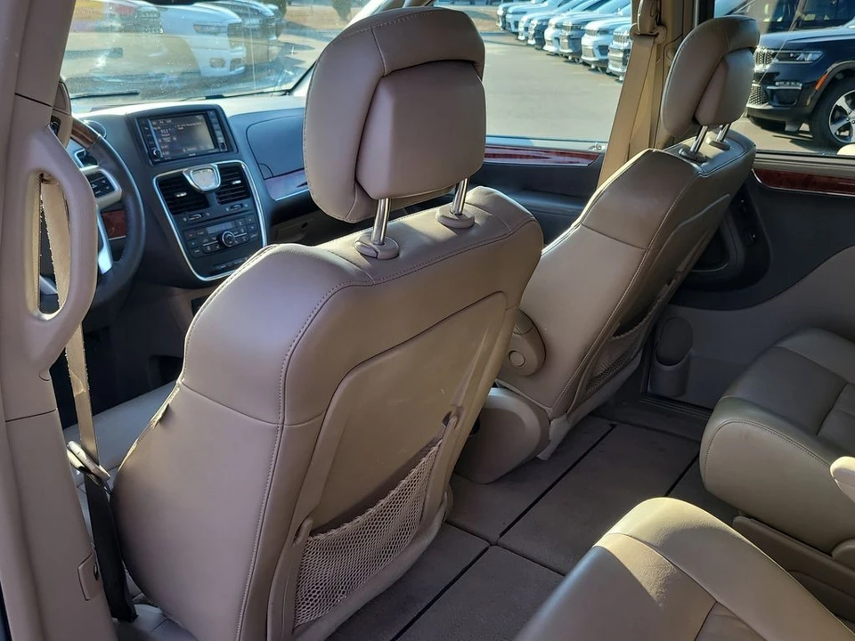 2013 Chrysler Town & Country - Image 11 of 12