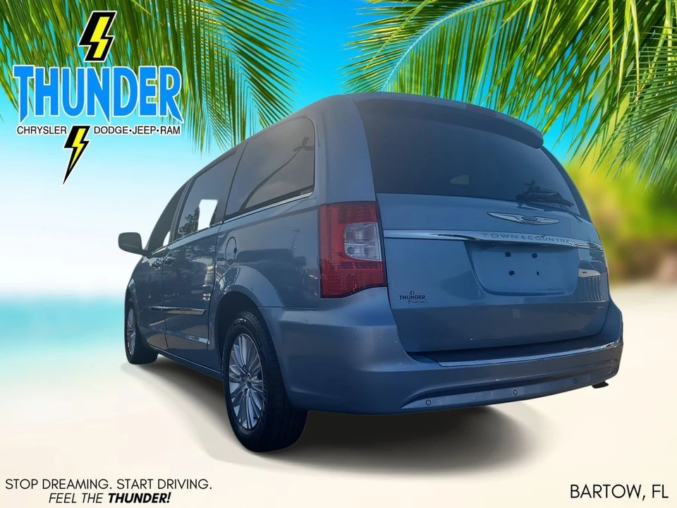 2013 Chrysler Town & Country - Image 3 of 12