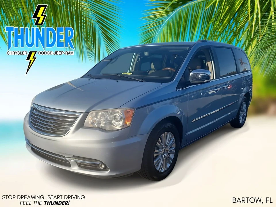 2013 Chrysler Town & Country - Image 2 of 12