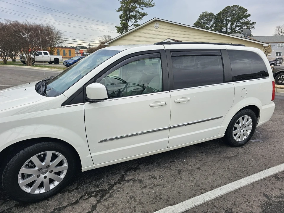 2013 Chrysler Town & Country - Image 11 of 21