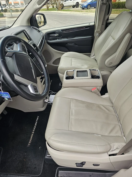 2013 Chrysler Town & Country - Image 13 of 15