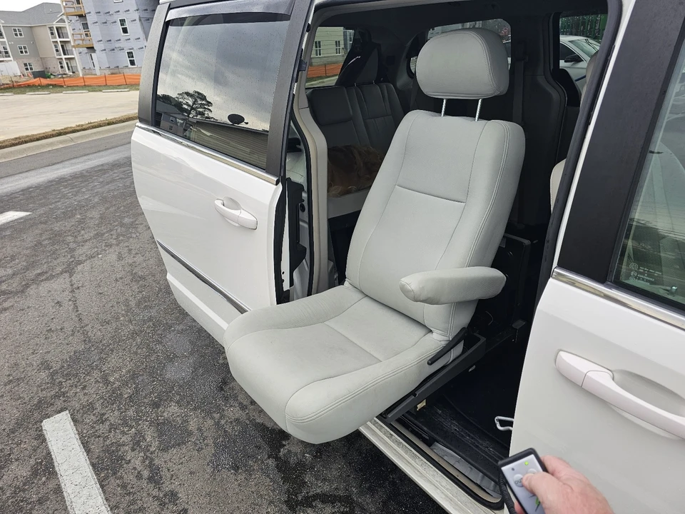 2013 Chrysler Town & Country - Image 20 of 21