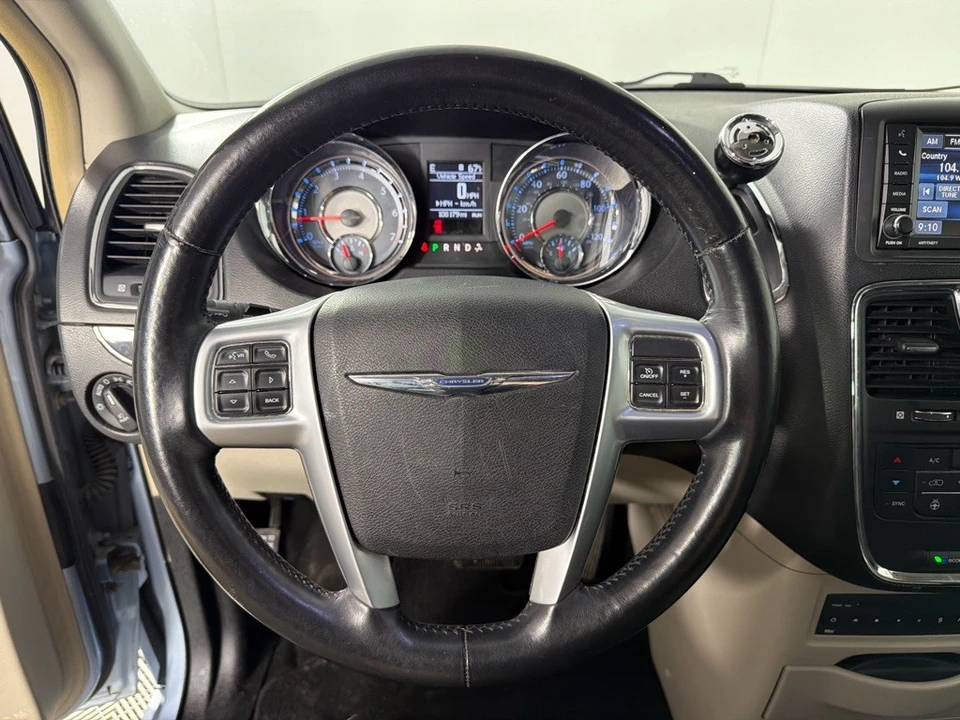2013 Chrysler Town & Country - Image 11 of 12