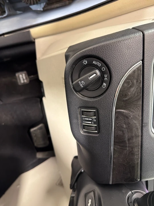 2013 Chrysler Town & Country - Image 10 of 12
