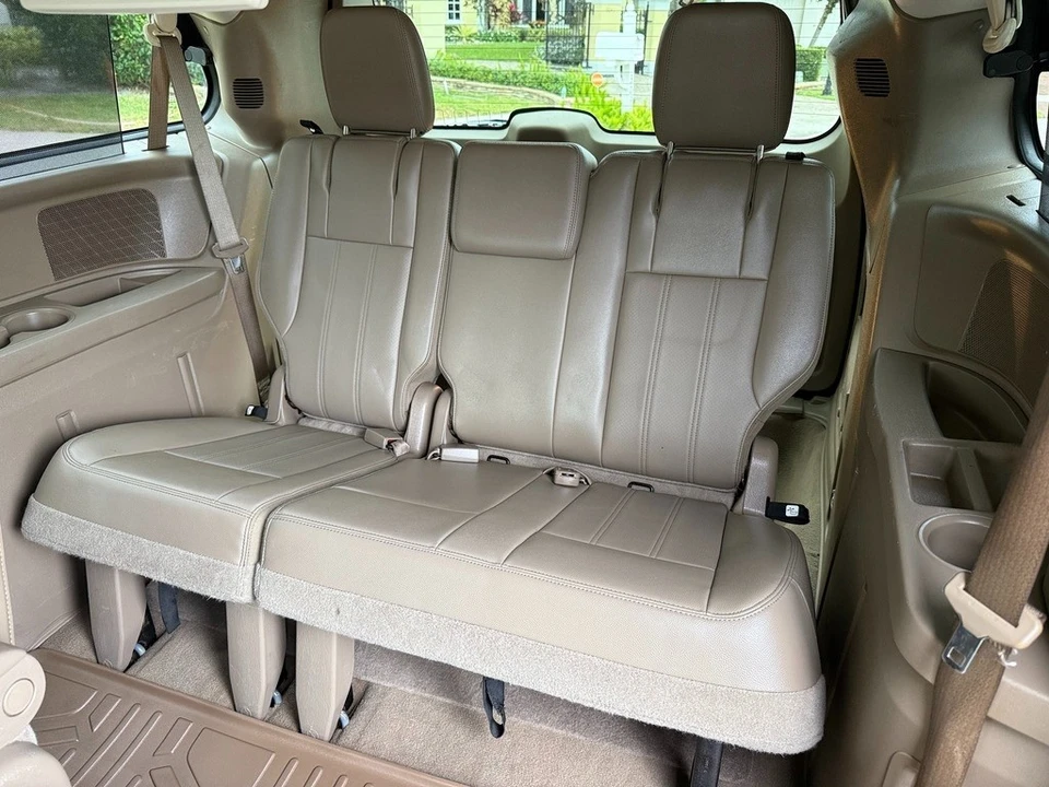2013 Chrysler Town & Country - Image 20 of 21