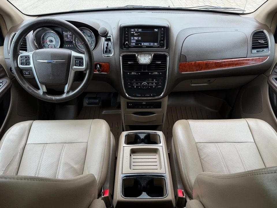 2013 Chrysler Town & Country - Image 16 of 21