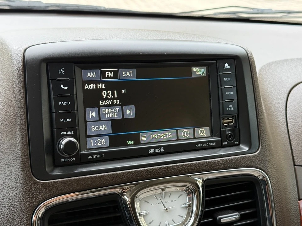2013 Chrysler Town & Country - Image 12 of 21