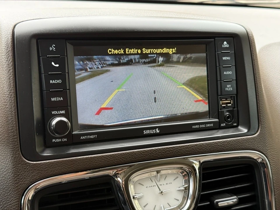 2013 Chrysler Town & Country - Image 13 of 21