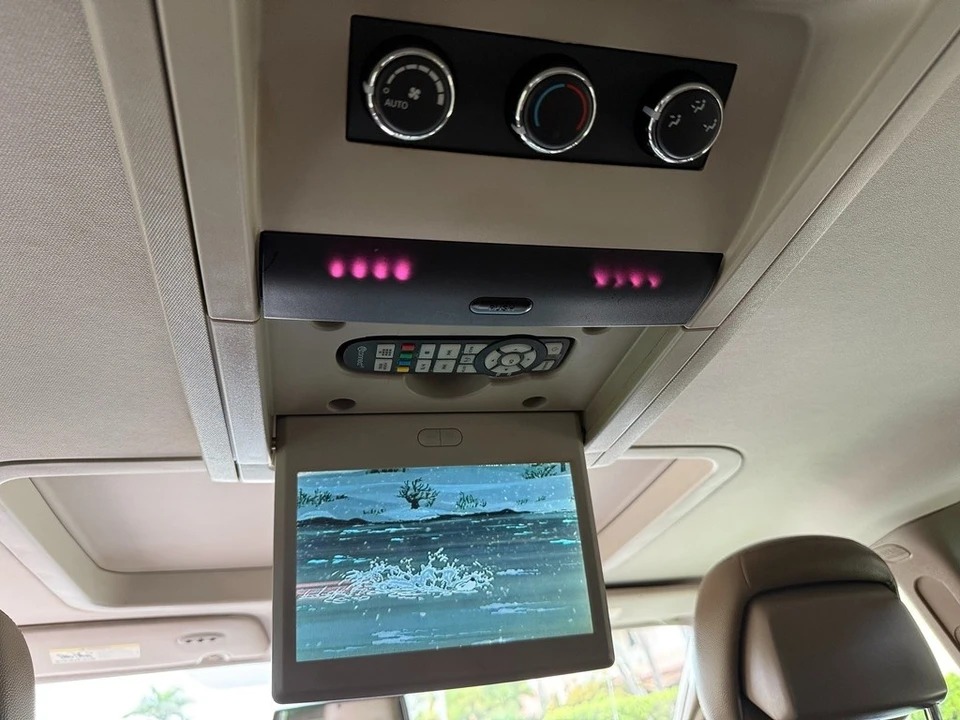 2013 Chrysler Town & Country - Image 18 of 21