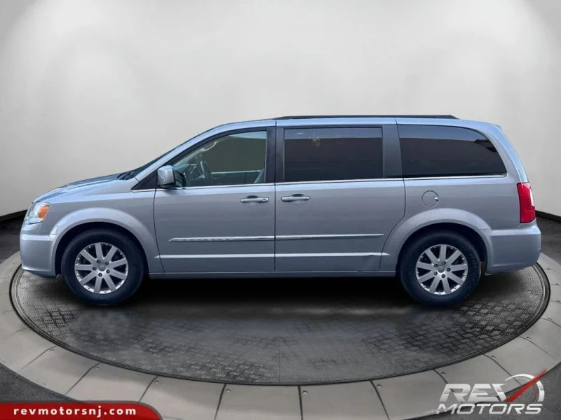 2013 Chrysler Town & Country - Image 2 of 12