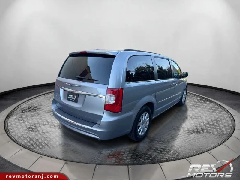 2013 Chrysler Town & Country - Image 5 of 12