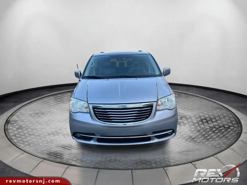 2013 Chrysler Town & Country - Image 8 of 12