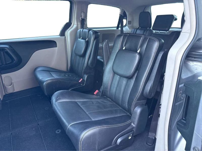 2013 Chrysler Town & Country - Image 10 of 12