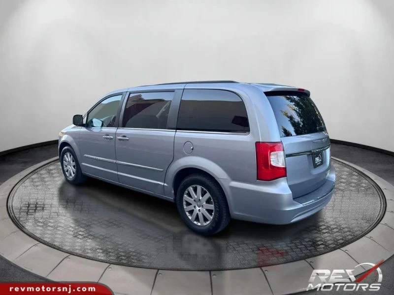2013 Chrysler Town & Country - Image 3 of 12