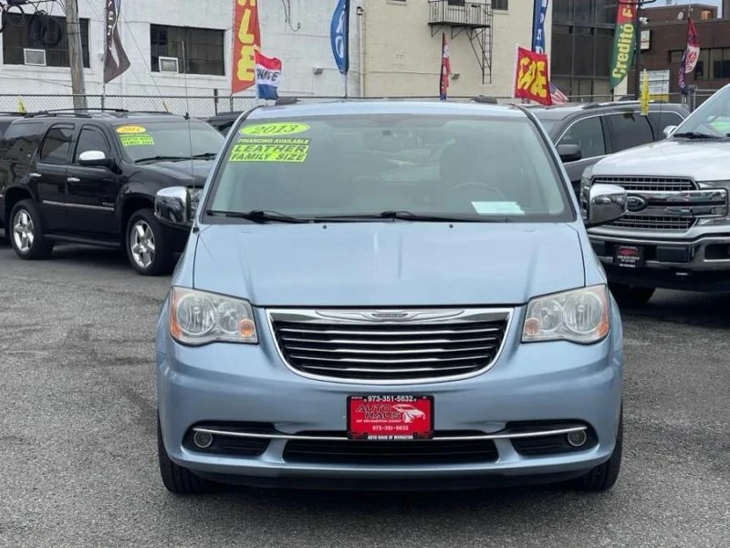 2013 Chrysler Town & Country - Image 2 of 12