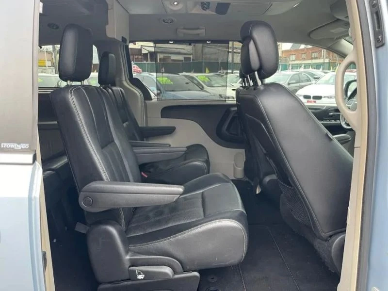 2013 Chrysler Town & Country - Image 11 of 12
