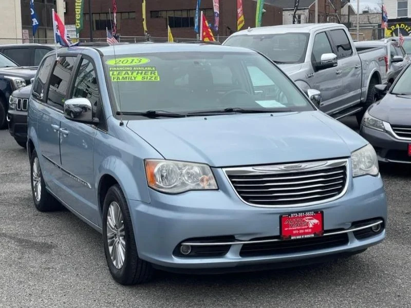 2013 Chrysler Town & Country - Image 3 of 12