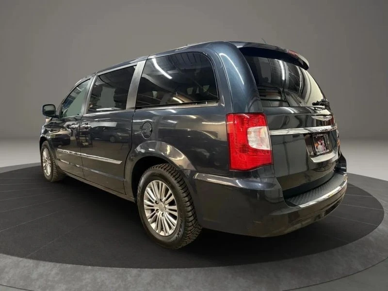 2013 Chrysler Town & Country - Image 7 of 12