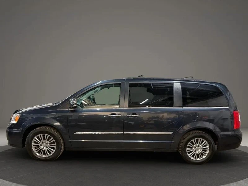 2013 Chrysler Town & Country - Image 5 of 12