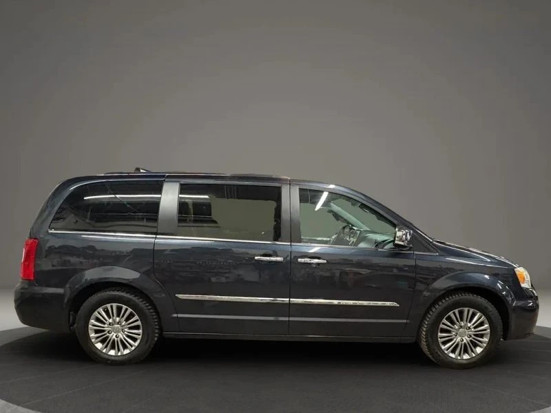 2013 Chrysler Town & Country - Image 6 of 12