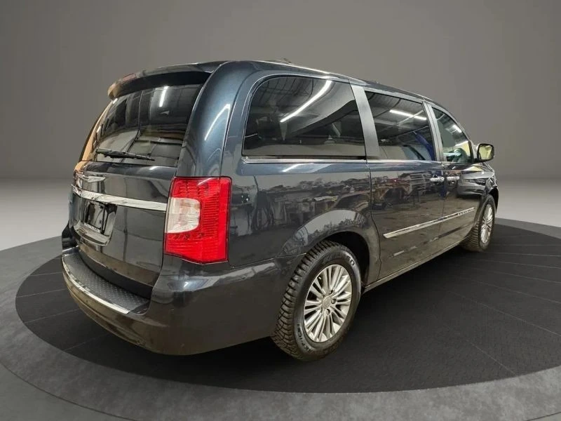 2013 Chrysler Town & Country - Image 8 of 12