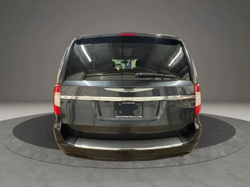 2013 Chrysler Town & Country - Image 4 of 12