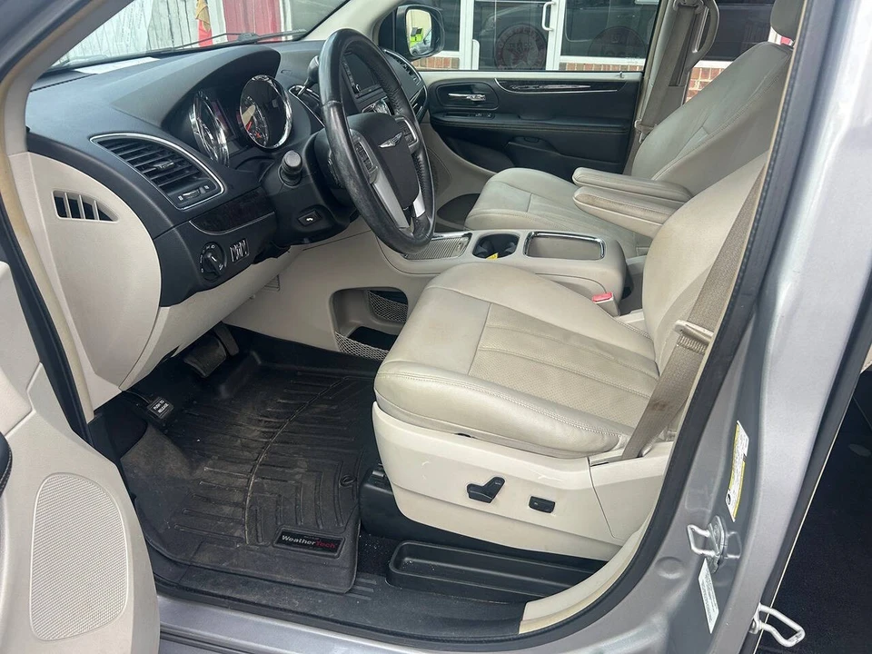 2013 Chrysler Town & Country - Image 19 of 21