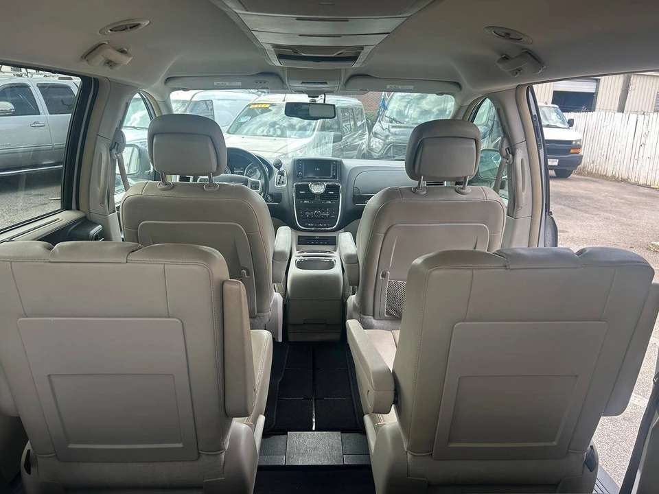 2013 Chrysler Town & Country - Image 12 of 21